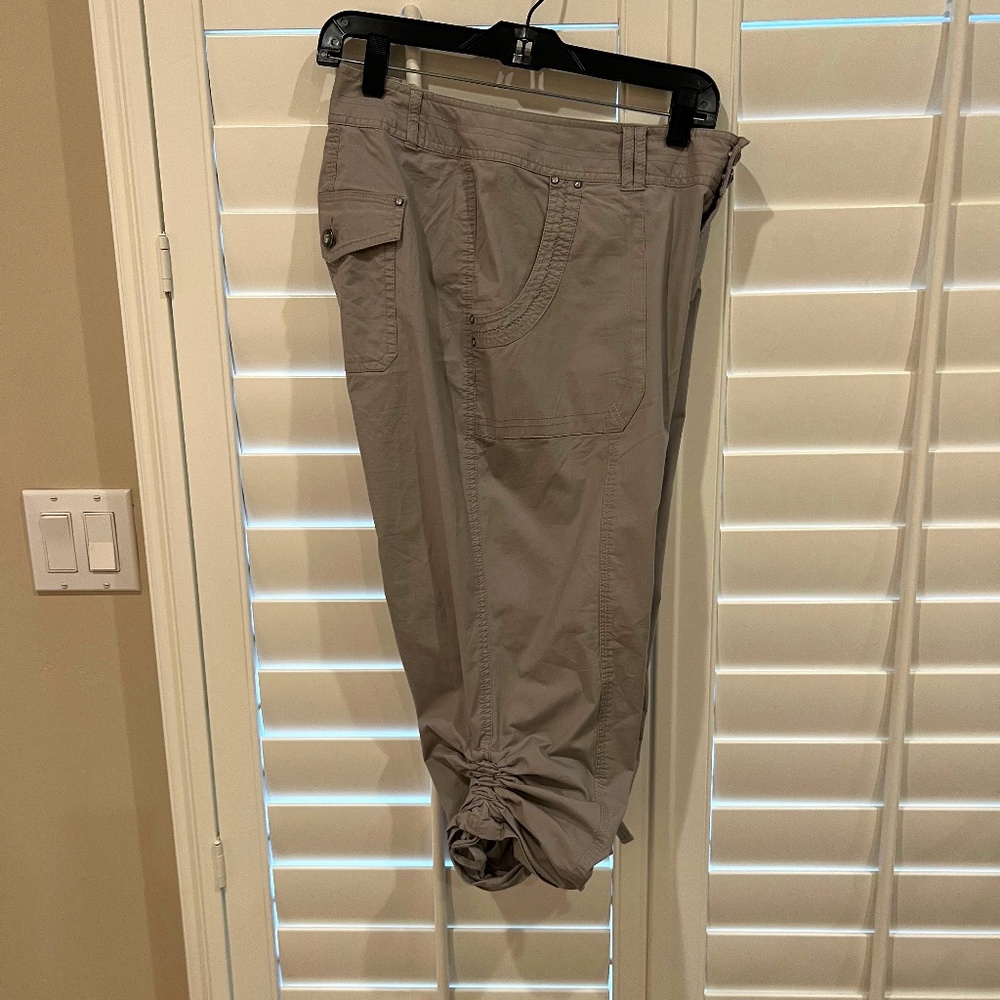INC International Concepts Gray Capris